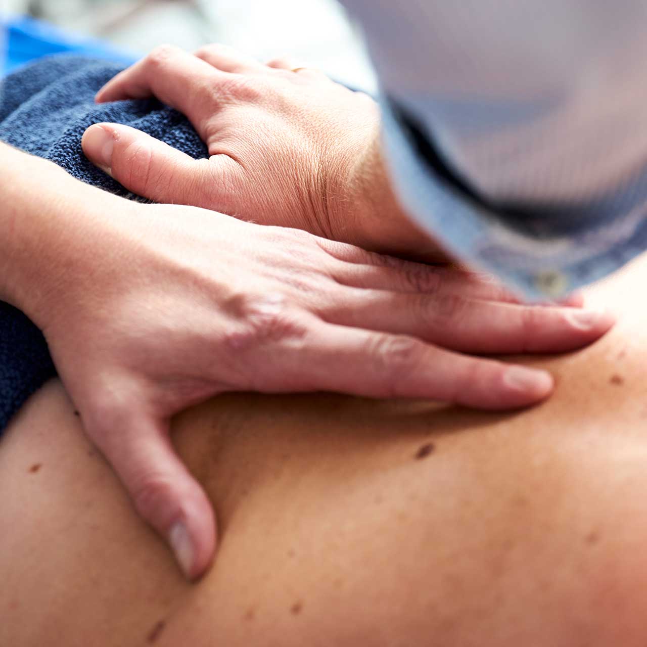Massagebehandeling door fysiotherapeut | Fysio Stenia Zeist